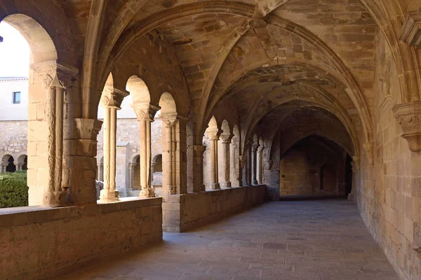 Kreuzgang des Klosters von Vallbona de les monges, lleida prov — Stockfoto