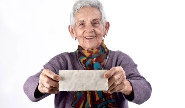 Senior vrouw eten mouga — Stockfoto