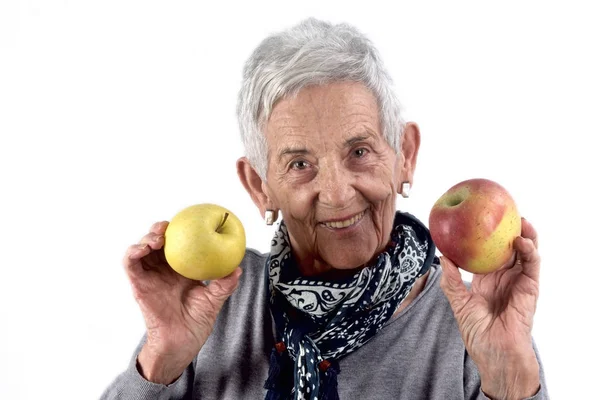 Senior Kvinna äta äpple på vit — Stockfoto