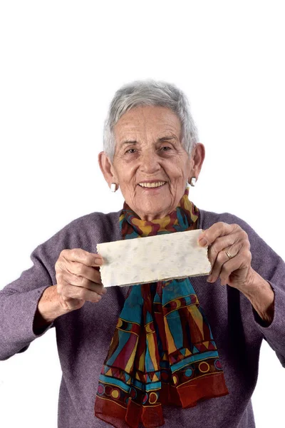Senior kobieta jedzenie mouga — Zdjęcie stockowe