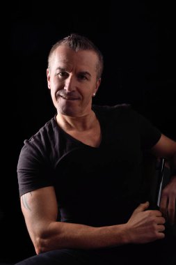 Siyah bir adam portresi