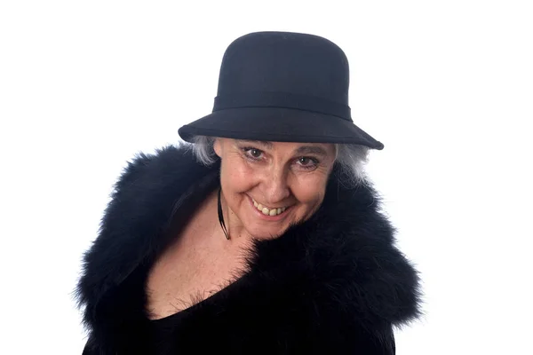 Starší žena s kloboukem na bílém pozadí — Stock fotografie
