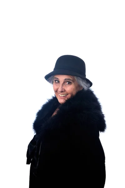 Starší žena s kloboukem na bílém pozadí — Stock fotografie