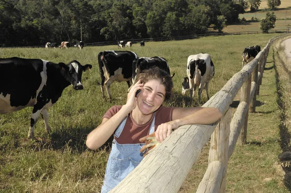 Portrait d'un agriculteur qui a de bonnes nouvelles — Photo