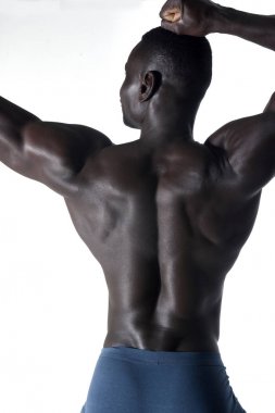 sırtında siyah atletik bir adam portresi