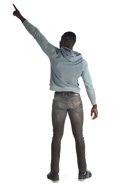 Retrato do homem africano apontando para trás — Fotografia de Stock