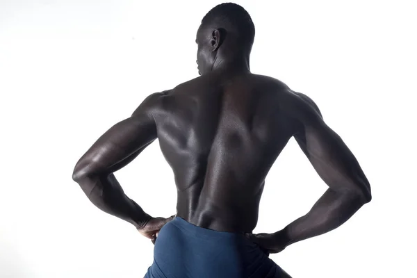 Retrato de um homem atlético preto em suas costas — Fotografia de Stock