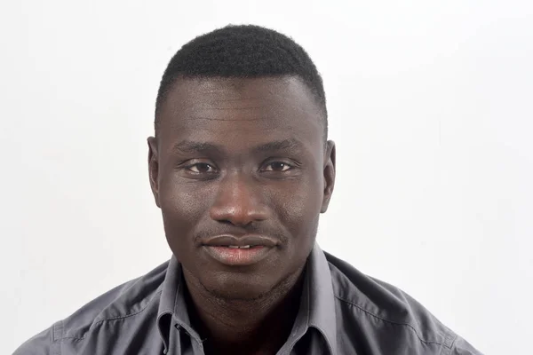 Porträtt av en afrikansk man på vit — Stockfoto