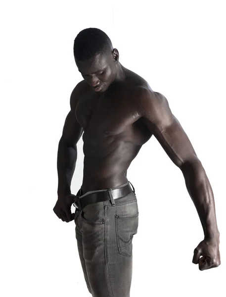 Retrato de un hombre africano sin camisa — Foto de Stock