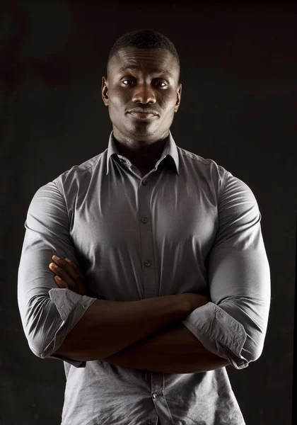 Porträtt Afrikansk Man Armarna Korsade — Stockfoto