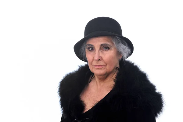 Anziana con cappello su sfondo bianco — Foto Stock