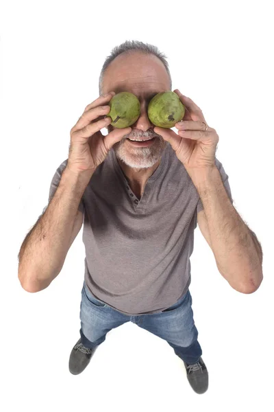 Man med päron på vit bakgrund — Stockfoto