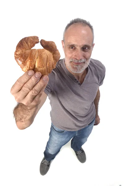 Hombre con croissant sobre fondo blanco — Foto de Stock