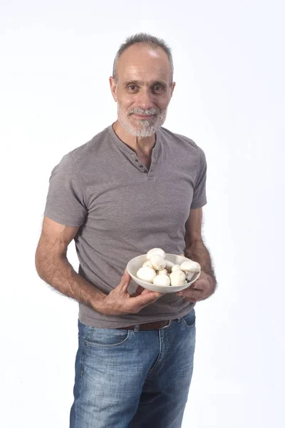 Hombre con seta sobre fondo blanco — Foto de Stock