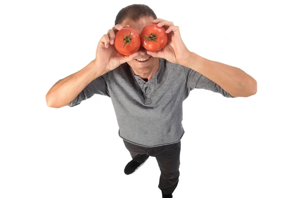 Hombre con tomates sobre fondo blanco —  Fotos de Stock
