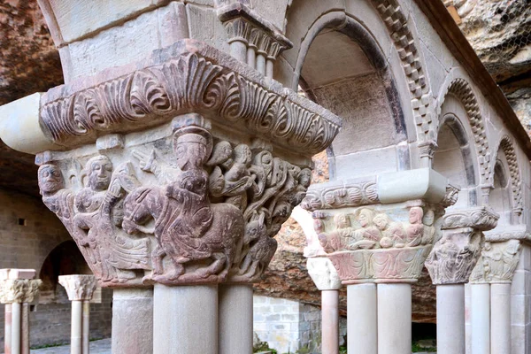 Столицы монастыря Сан-Хуан-де-ла-Пена, провинция Уэска, Ар — стоковое фото
