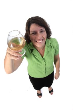 Beyaz arka planda bir fincan alkollü kadın.