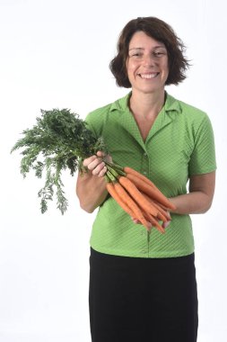 Havuç beyazı geçmişi olan bir kadının portresi.