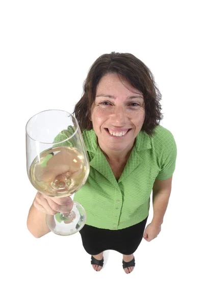 Kvinna med en kupp vitt vin på vit bakgrund — Stockfoto