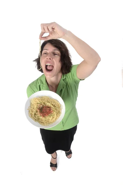 Beyaz arka planda spagettisi olan kadın. — Stok fotoğraf