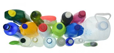Beyaz arka planda plastik şişe seti