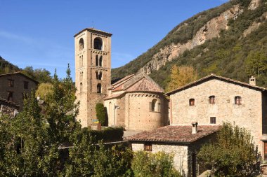 Romanesque church of Sant Cristofor of Beget, Alta Garrotxa, Gir