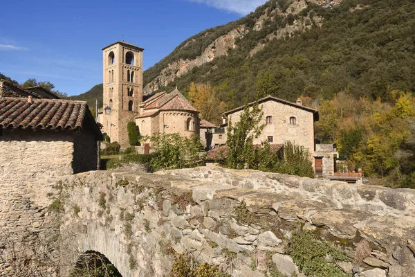 Villaggio di Beget, ponte, Alta Garrotxa, Girona, Spagna — Foto Stock