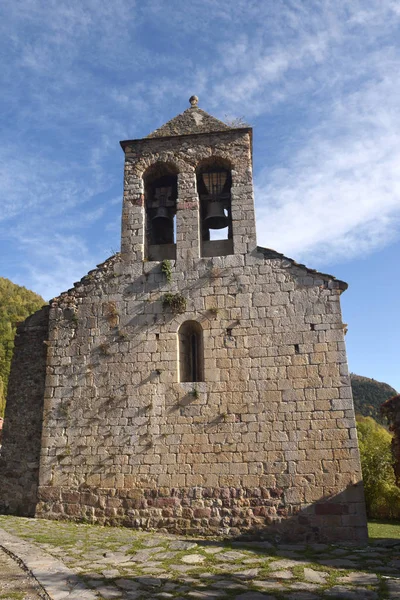 Romanesque church of Sant Feliu, Rocabruna, Ripolles, Girona pro — Stockfoto