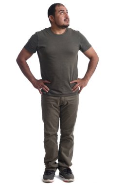 Seni arayan Latin Amerikalı bir adamın portresi.