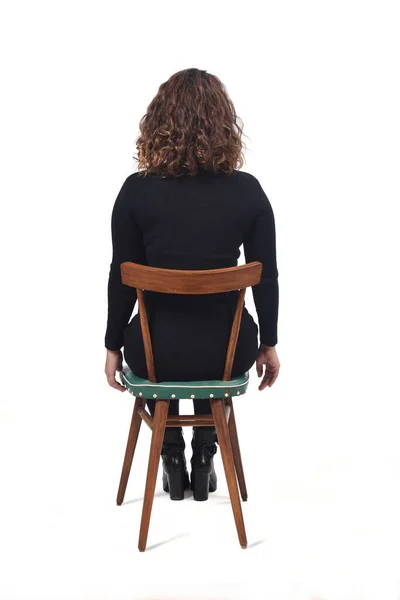 의자에 여자의 뒷모습 — 스톡 사진