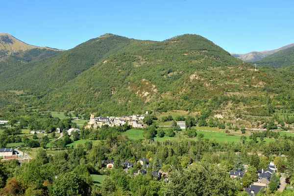Pyrenejská Horská Krajina Silnice Která Stoupá Buesy Pozadí Oto Provincie — Stock fotografie
