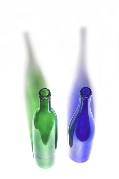 Две Бутылки Тенью Белом Фоне — стоковое фото