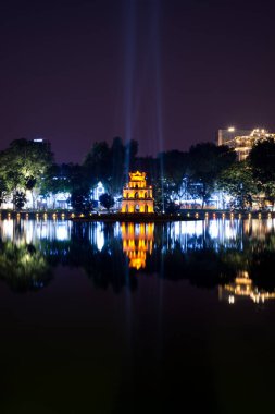 Hanoi Vietnam gece Hoan Kiem Gölü