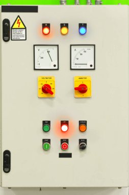 Kumanda paneli yakın çekim.