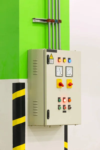 Fabrikanın Içindeki Elektrik Kontrol Panelleri — Stok fotoğraf