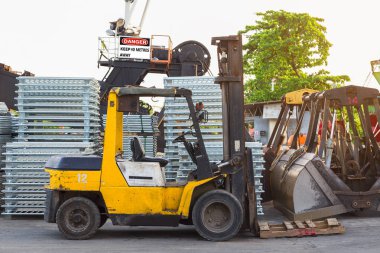 Sarı forklift Tersanesi.