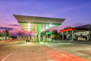 LPG (Sıvı Petrol Gazı) dolum istasyonu - daha ucuz benzin alternatifi.