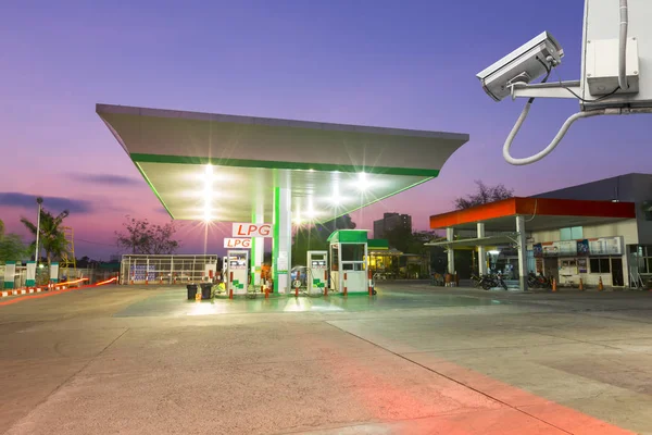 Gesloten Circuit Televisie Camera Monitoring Lpg Liquid Petroleum Gas Tankstation — Stockfoto