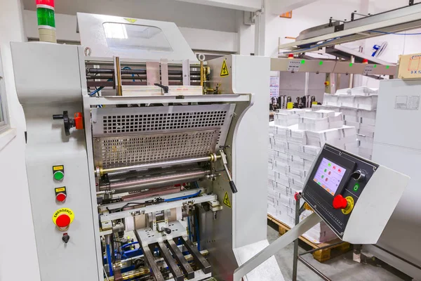 Máquina de impresión industrial con panel de control de monitor de fábrica —  Fotos de Stock