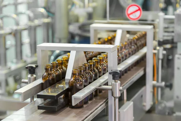 Steril şişe pharmaceu üretim hattı konveyör üzerine