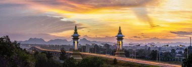Üçüncü Tayland - Gün batımında Lao Dostluk Köprüsü, Nakhon Phanom