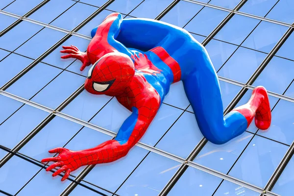 Pattaya Tailandia Diciembre 2016 Figura Spiderman Trepando Lentamente Largo Del — Foto de Stock