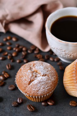 Kahvaltı için taze kahve vanilyalı kek 