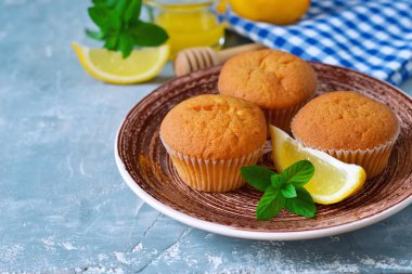 Bal ve nane ile ev yapımı, limon kek 