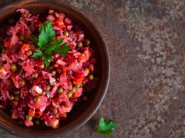 Geleneksel sebze salatası Rus Mutfağı.