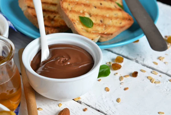 Bom dia - torrada com noz, pasta de chocolate, banana e ho fotos, imagens de © demchenkov-d@ #128651526 Bom dia - torrada com noz, pasta de chocolate, banana e ho fotos, imagens de © demchenkov-d@ #128651526