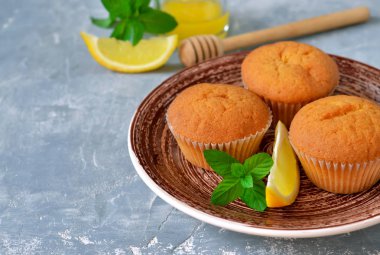 Bal ve nane ile ev yapımı, limon kek.