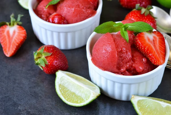 Strawberry ice cream with mint and lime — Stock Photo, Image