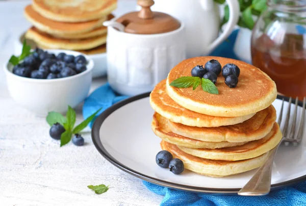 Ev yapımı vanilyalı punkcakes şurubu ve yaban mersini.