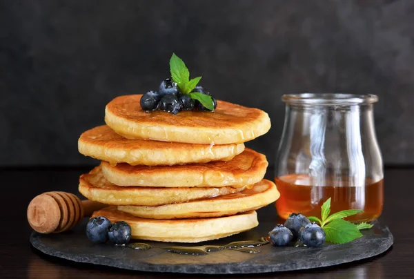 Bal ve yaban mersini ile ev yapımı yulaf gözleme.